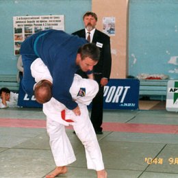 Бросок на \"Иппон\" проводит мастер спорта международного класса Андрей Сероштанов (Южно-Сахалинск)