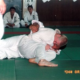 Матчевая встреча по дзюдо в г.Асахигава (Япония). Осае-коми (удержание) проводит Евгений Барабанов.
август 2004г.