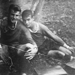 Юношеская футбольная команда "Спартак"
Слева Владимир Кукуев
1953 год
