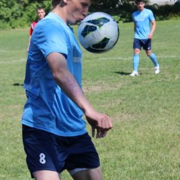 22.06.2013. Кубок Сахалинской области. 1/4 финала. "Колос" (Троицкое) - ФК "Ноглики" - 0:1. Автор единственного гола Сергей Селистровский укрощает мяч. 