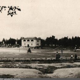 Соревнования по мотоспорту в городском парке, 1957 год. 