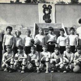 Детская команда Невельска на турнире "Кожаный мяч" в Благовещенске, 1980 год. 