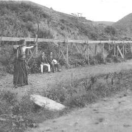 Северный Сахалин (1920 - 1925 гг.). Район Александровска-Сахалинского. Японцы стреляют из из традиционного длинного лука дайкю.