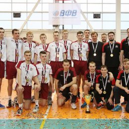 «Губерния» (Нижний Новгород) – победитель высшей лиги «Б». Михаил Кокошин (№ 8) стоит четвертый слева

