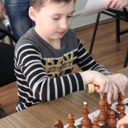 Расставляем фигуры перед партией. Запасной конь в рукаве никогда не будет лишним )))