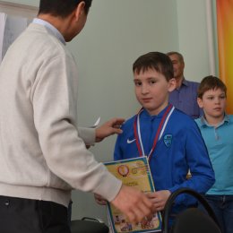 Сергей Юрьевич И награждает меня на городских соревнованиях
