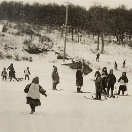 Юные горнолыжники, середина 1930-х годов