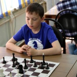 Что-то мне не нравится моя позиция. Хотя, позиция соперника мне не нравится еще больше!