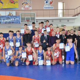 Первенство Южно-Сахалинска по греко-римской борьбе среди юношей до 16 лет