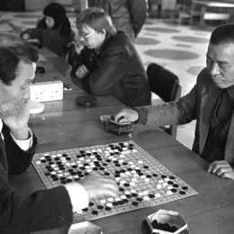 Фотографий этоГО вида спорта у нас еще не было. Теперь – есть. 

Первый турнир в истории сахалинского спорта по игре в го на приз газеты «По ленинскому пути»

(Южно-Сахалинск, декабрь 1987 года)