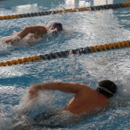 Сахалинские ветераны спорта состязались в плавании