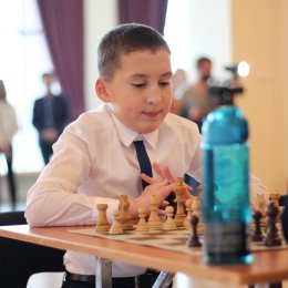 Работники учреждений культуры сыграли матч с юными шахматистами