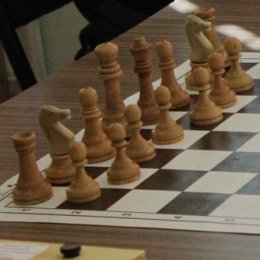 Татьяна Маринина провела в Южно-Сахалинске сеанс одновременной игры в шахматы