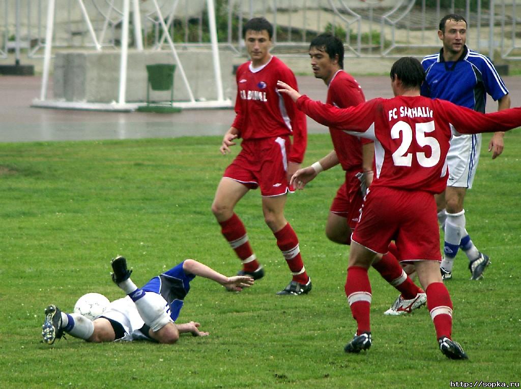 "Портовик" (Холмск) - "Сахалин[-Турист]" (Южно-Сахалинск)