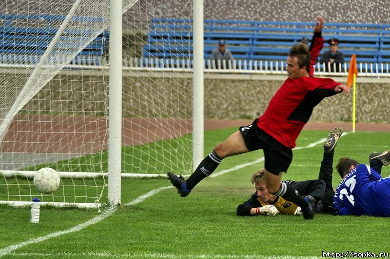 "Портовик" (Холмск) - "Сахалин" (Южно-Сахалинск)