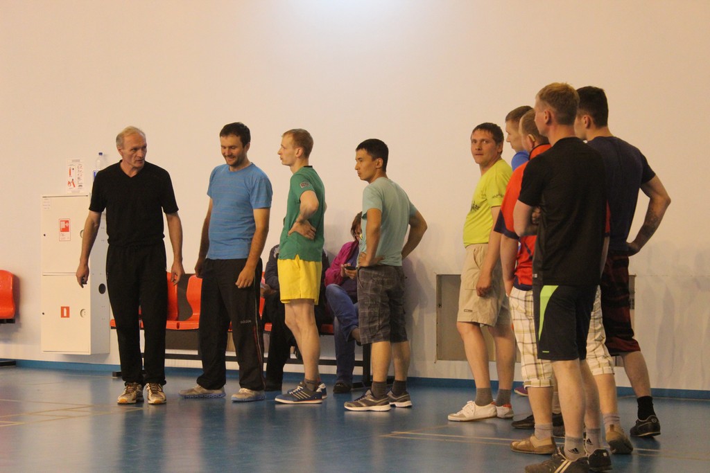 Волейбольная тренировка секции инвалидов по слуху