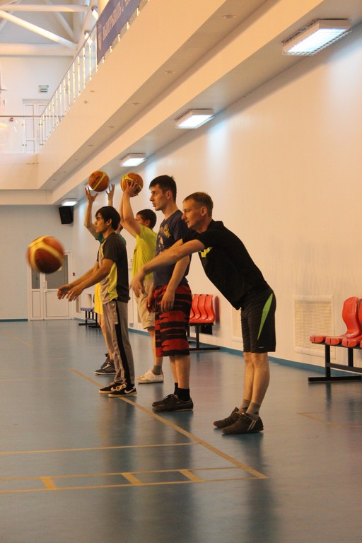 Волейбольная тренировка секции инвалидов по слуху