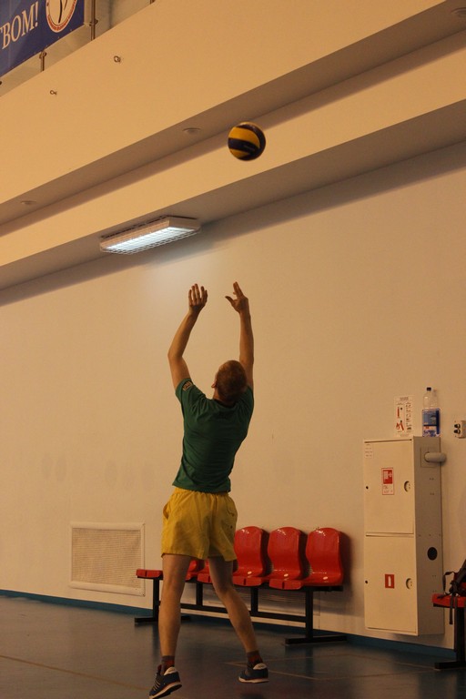 Волейбольная тренировка секции инвалидов по слуху