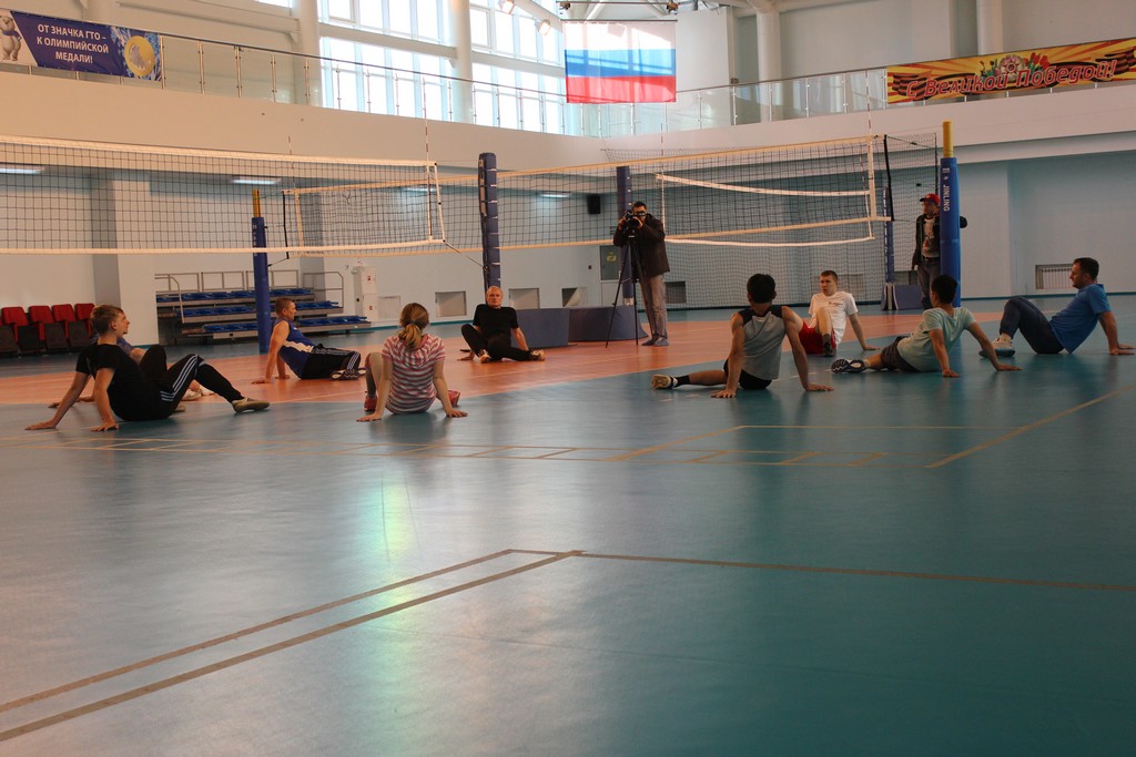 Волейбольная тренировка секции инвалидов по слуху