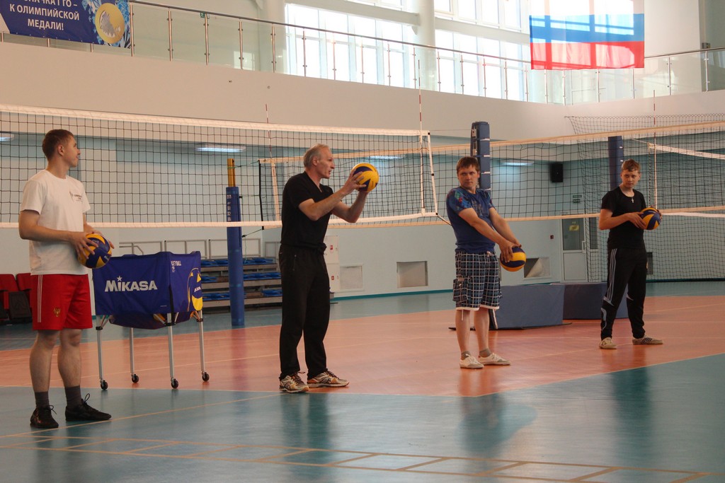 Волейбольная тренировка секции инвалидов по слуху