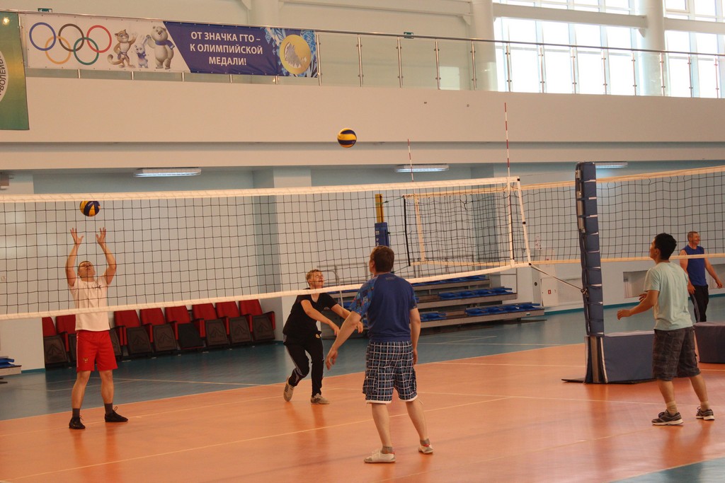 Волейбольная тренировка секции инвалидов по слуху