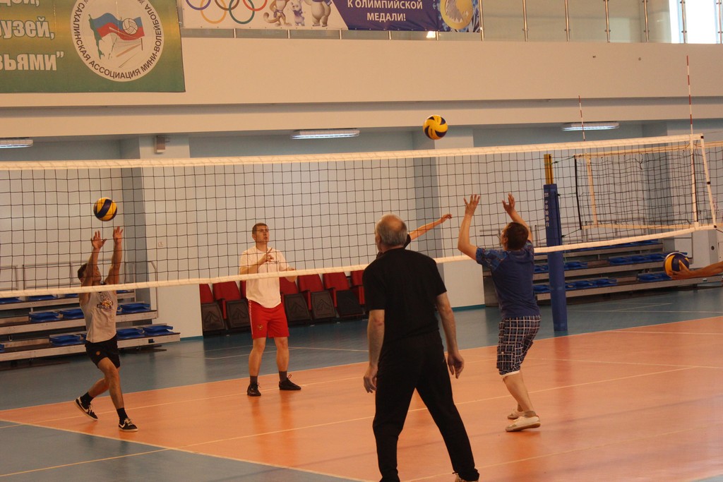 Волейбольная тренировка секции инвалидов по слуху