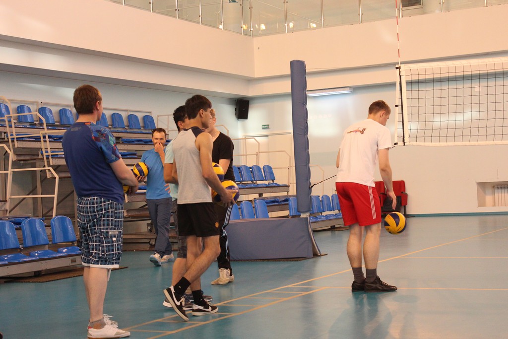 Волейбольная тренировка секции инвалидов по слуху