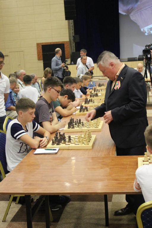 Сеанс одновременной игры Анатолия Карпова