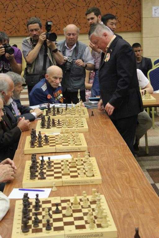 Сеанс одновременной игры Анатолия Карпова