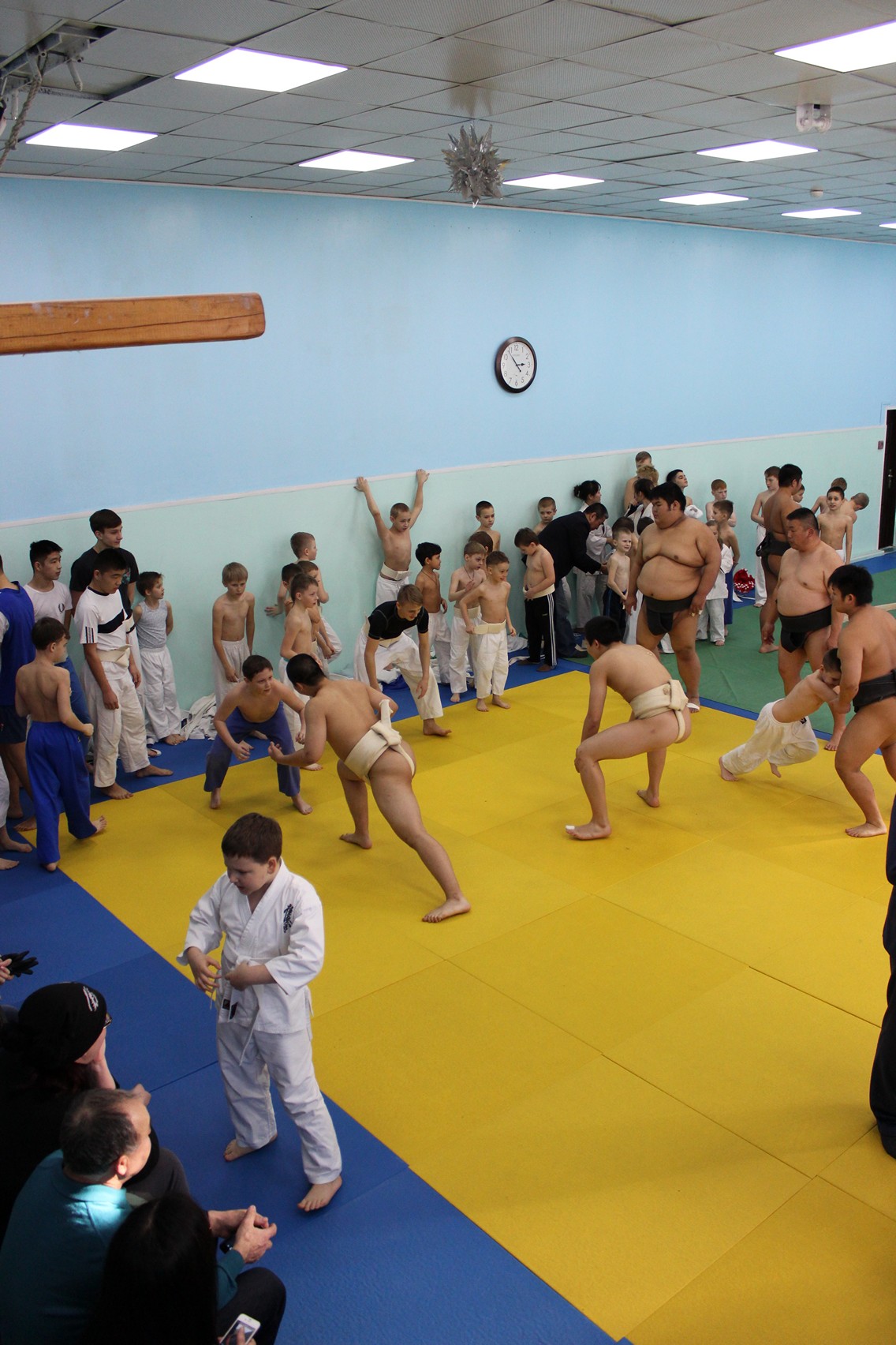 Совместные с тренировки со спортсменами Федерации сумо Хоккайдо