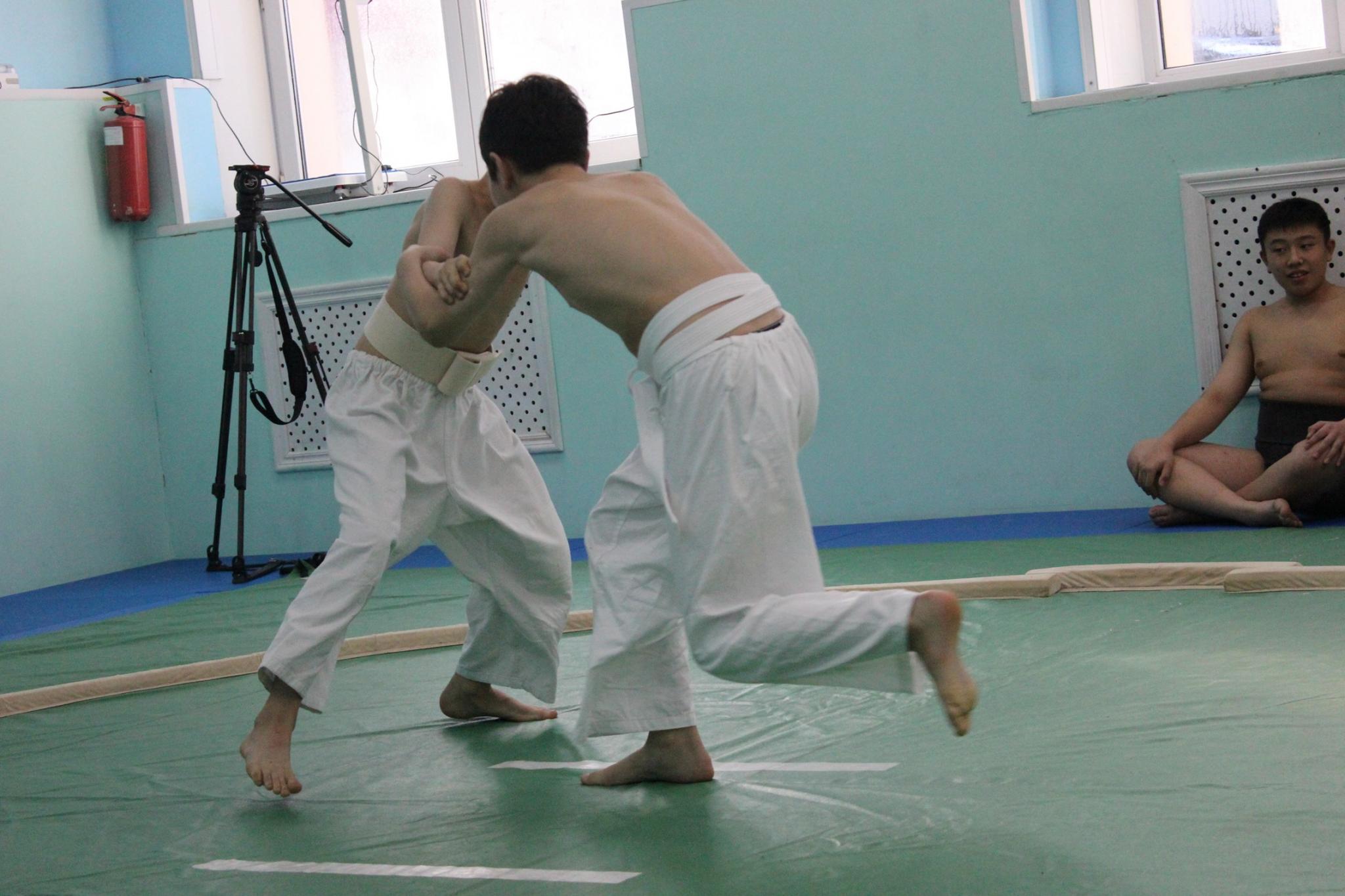 Совместные с тренировки со спортсменами Федерации сумо Хоккайдо