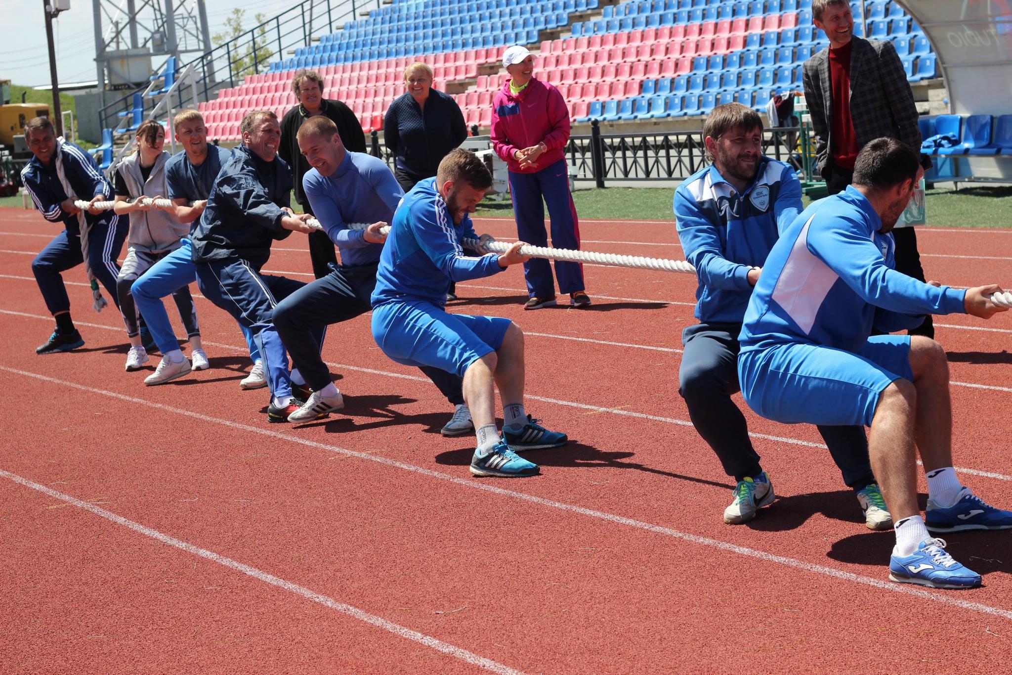 Соревнования по перетягиванию каната в рамках Спартакиады минспорта