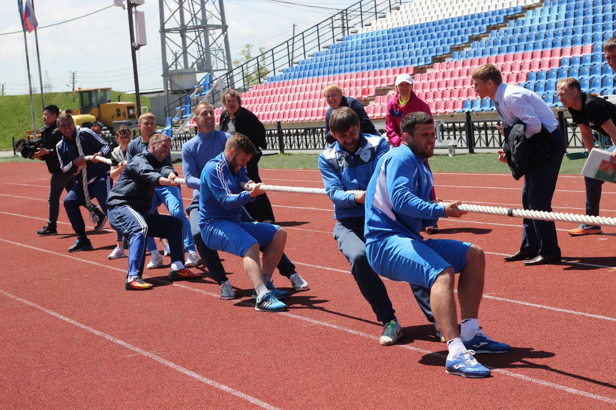 Соревнования по перетягиванию каната в рамках Спартакиады минспорта