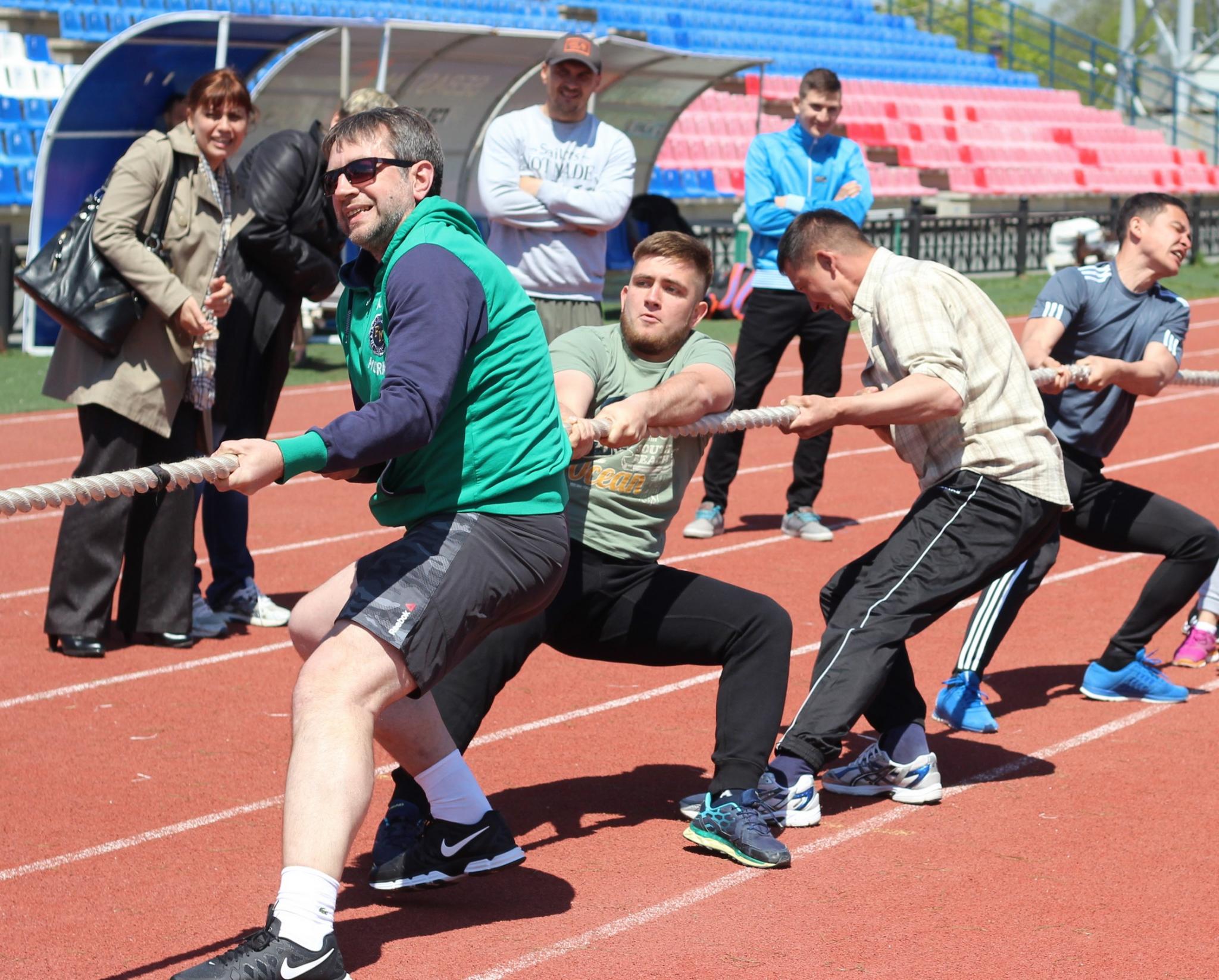 Соревнования по перетягиванию каната в рамках Спартакиады минспорта