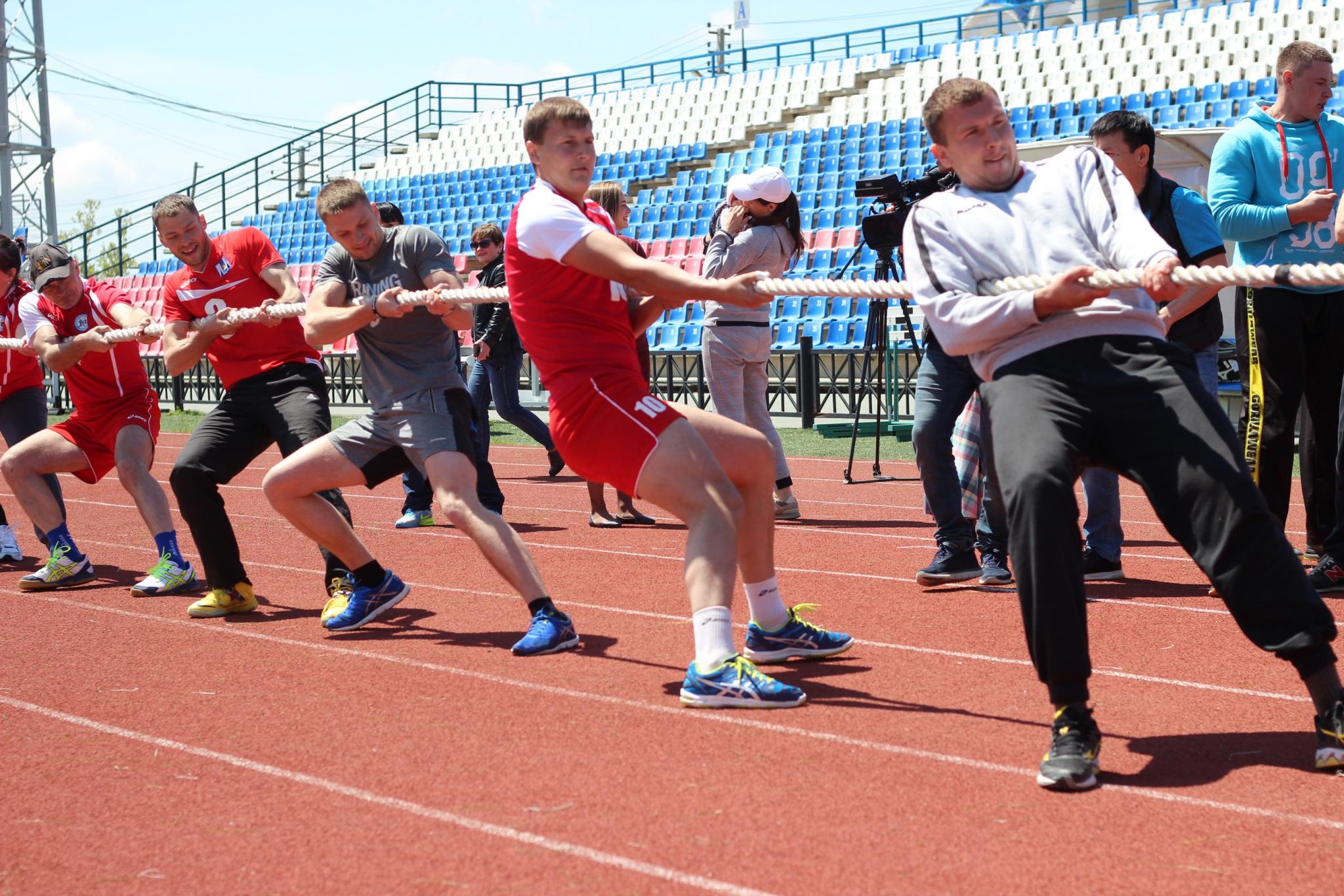 Соревнования по перетягиванию каната в рамках Спартакиады минспорта