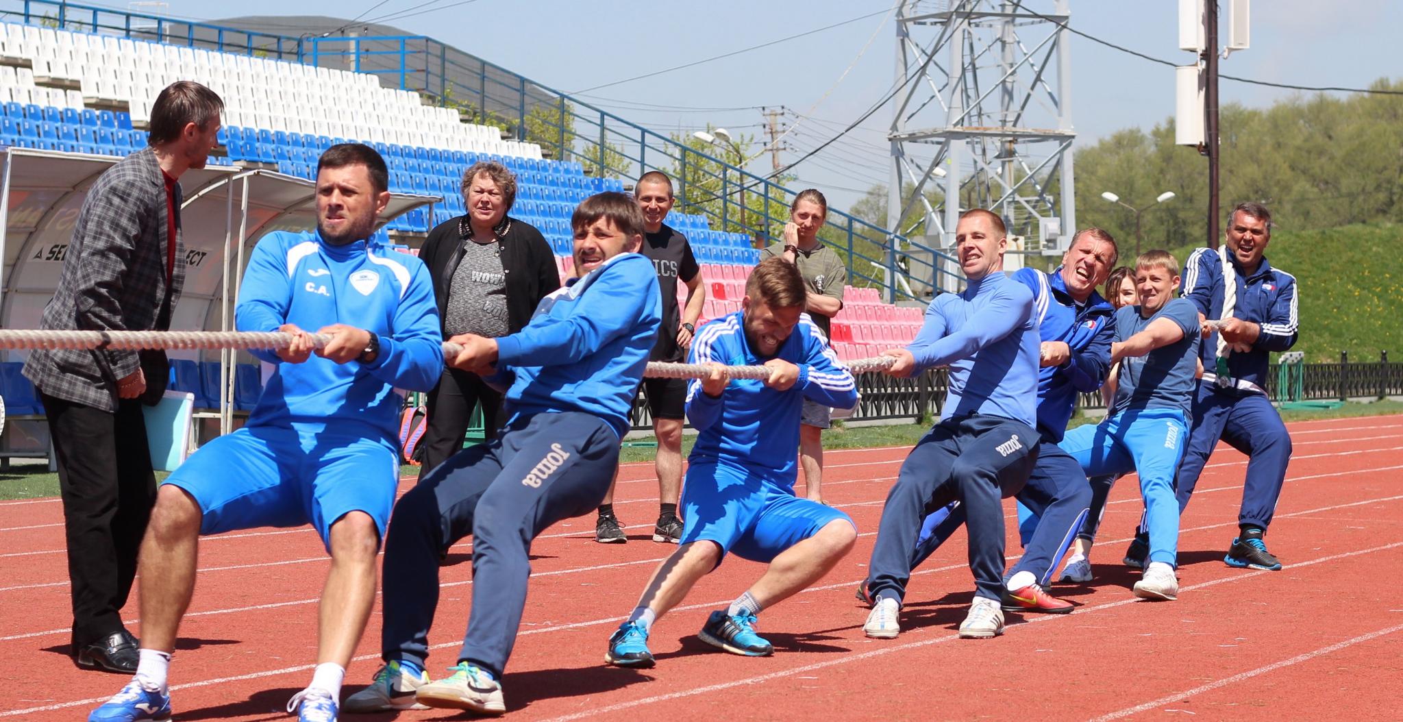 Соревнования по перетягиванию каната в рамках Спартакиады минспорта