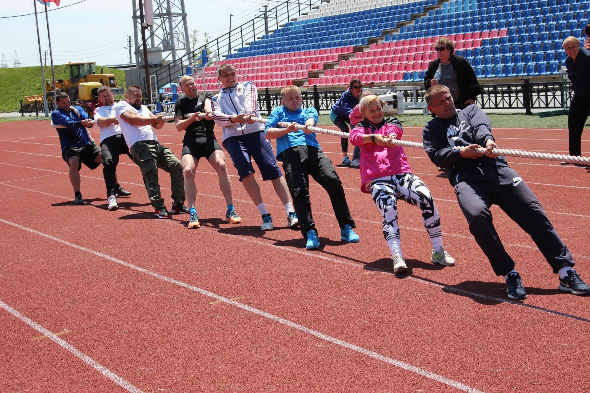 Соревнования по перетягиванию каната в рамках Спартакиады минспорта