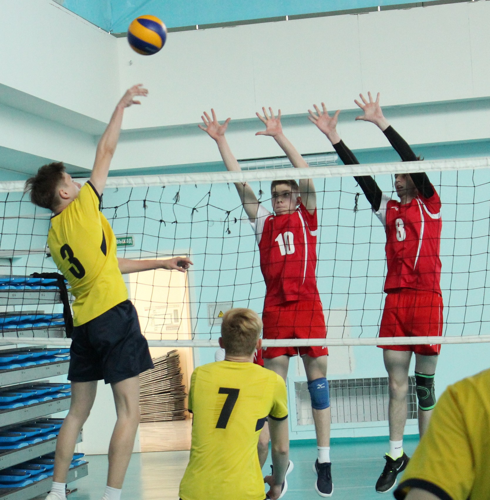 Открытое первенство Сахалинской области по волейболу среди команд юношей и девушек