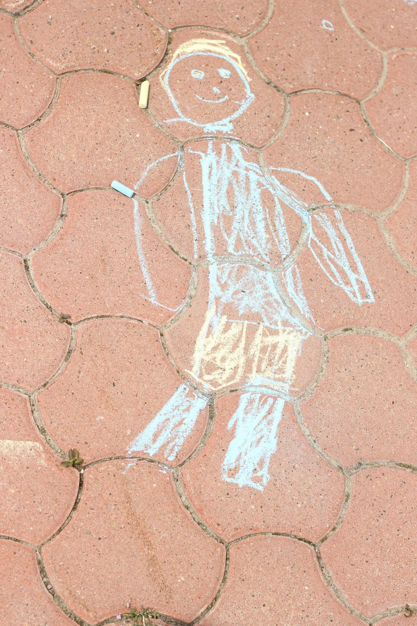 Конкурс рисунков на асфальте в лагере ВЦ "Сахалин"