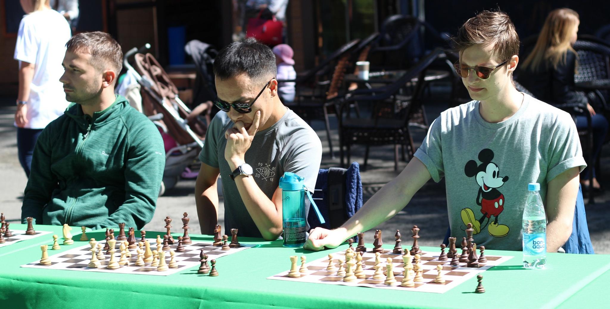 Праздник шахмат в городском парке