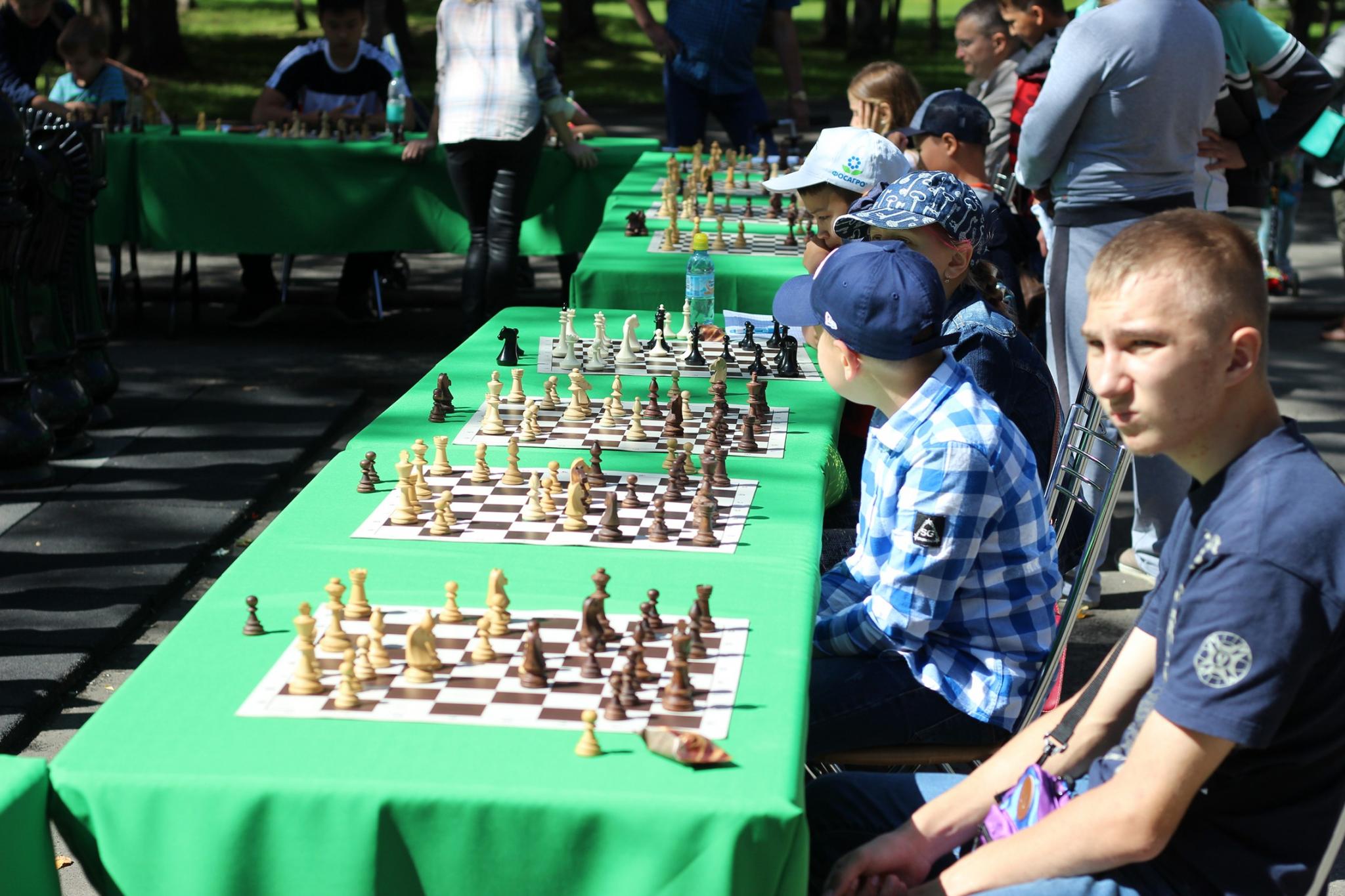 Праздник шахмат в городском парке