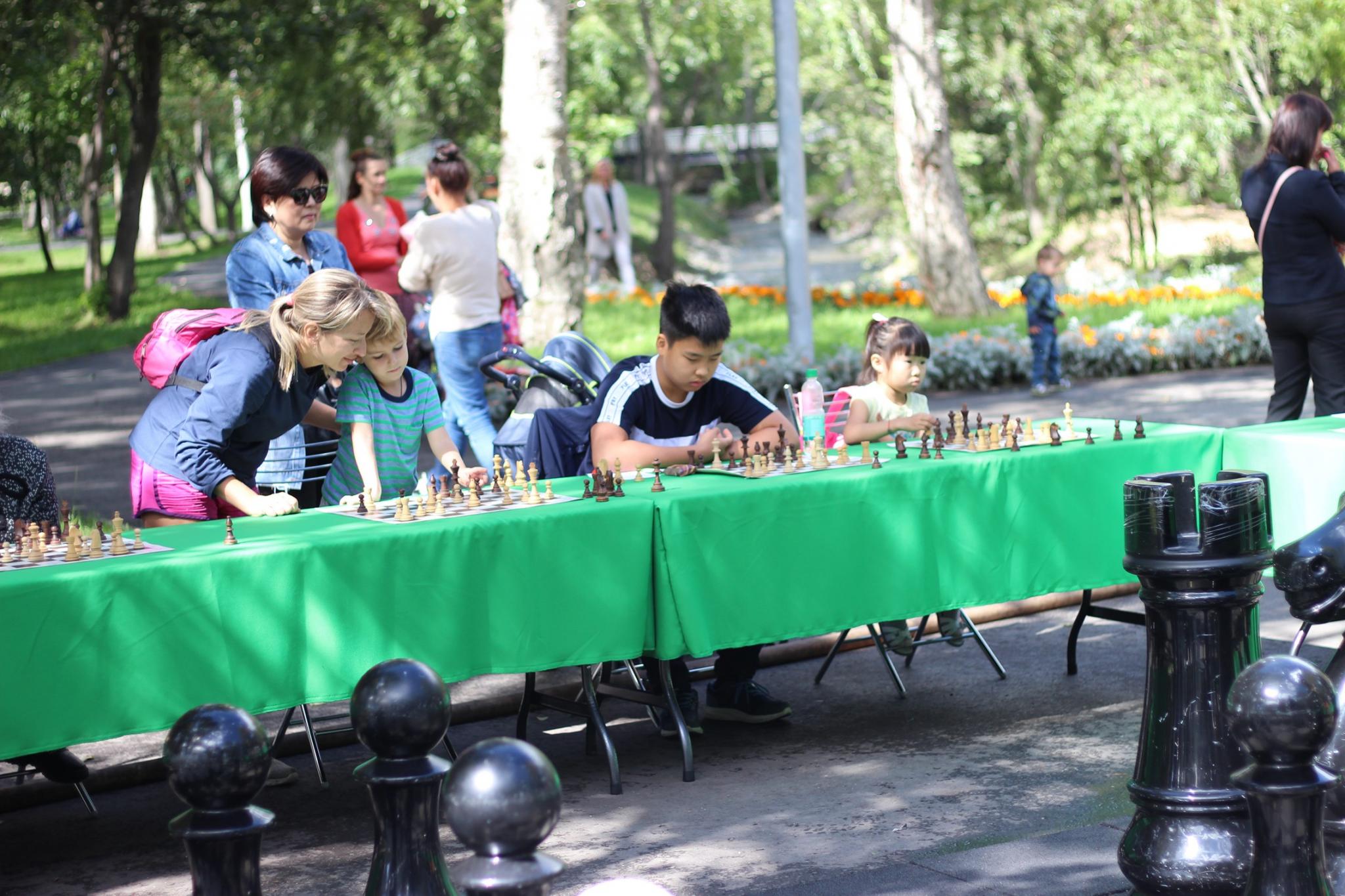 Праздник шахмат в городском парке