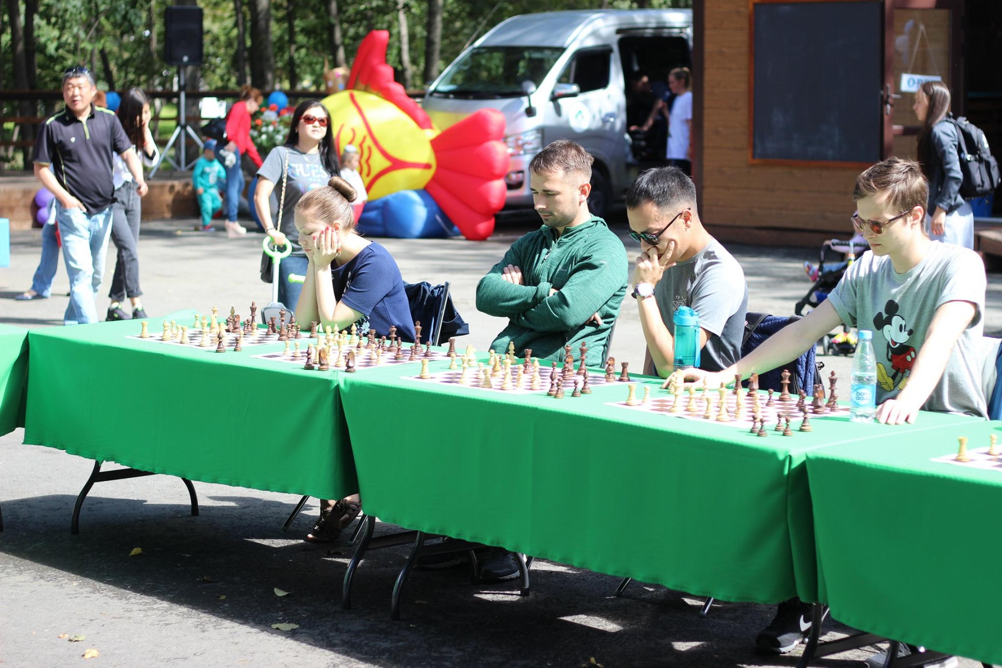 Праздник шахмат в городском парке