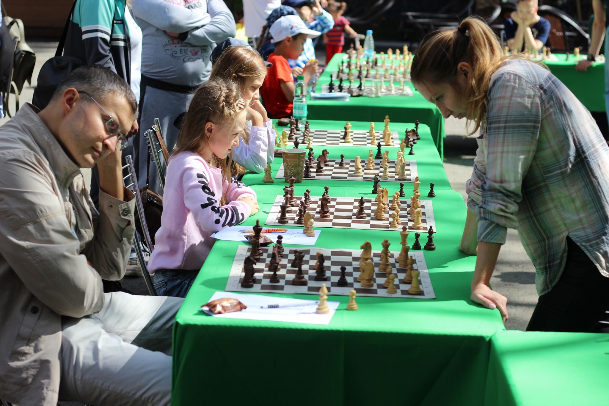 Праздник шахмат в городском парке
