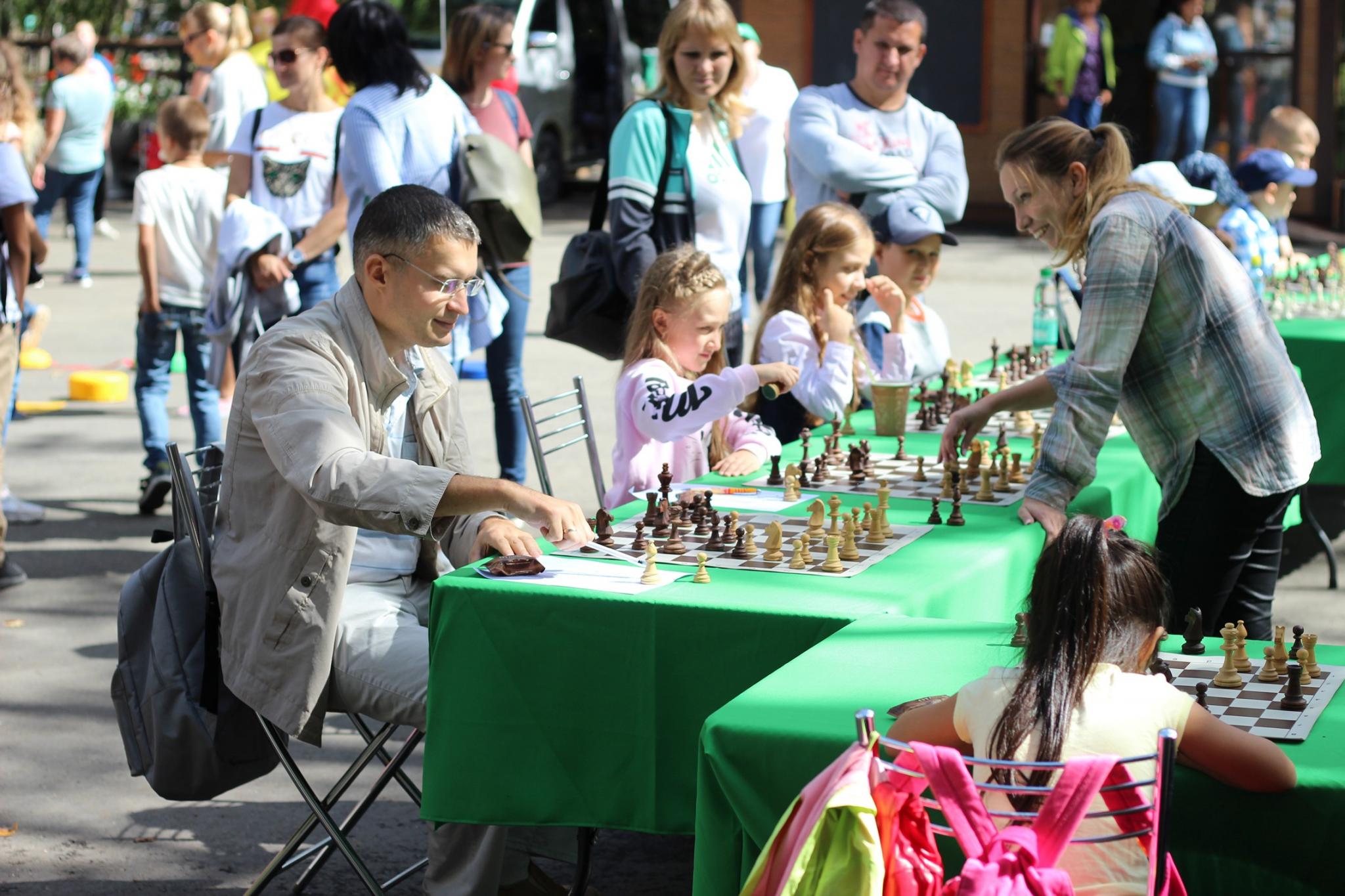 Праздник шахмат в городском парке