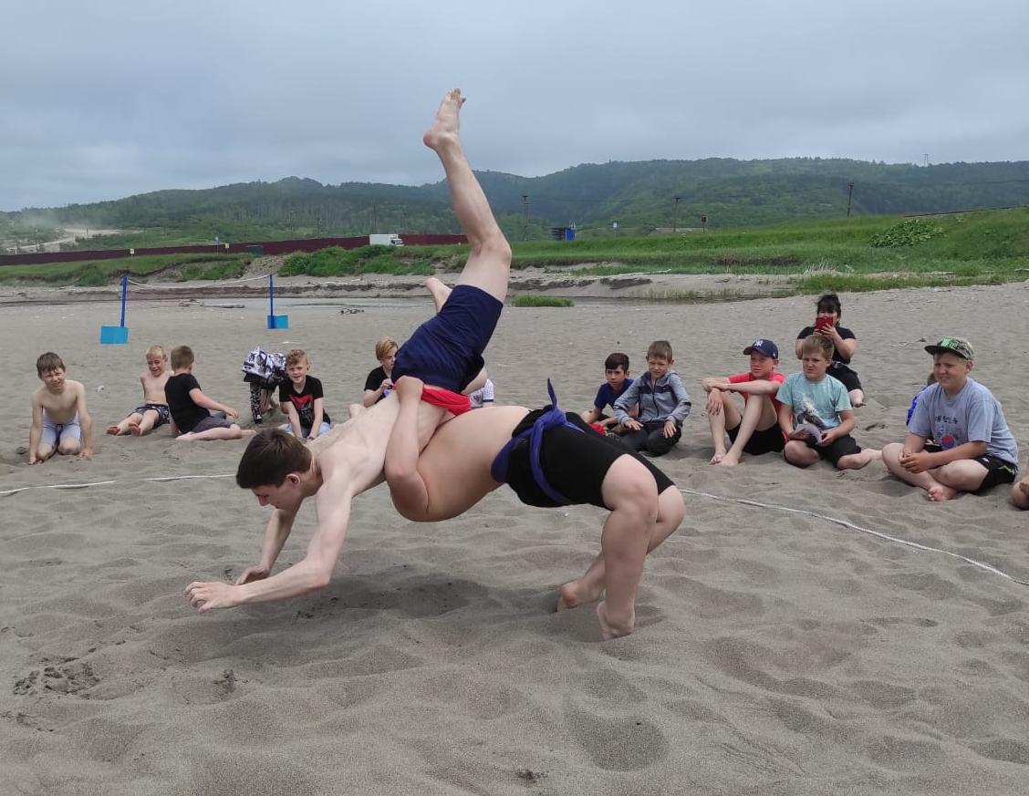 Мастер-класс по борьбе "ссирым" в Невельском районе
