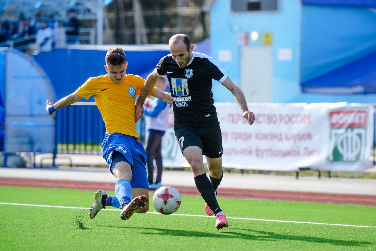 Александр Гаглоев рвется к воротам соперника. Фото пресс-службы ПСК «Сахалин»